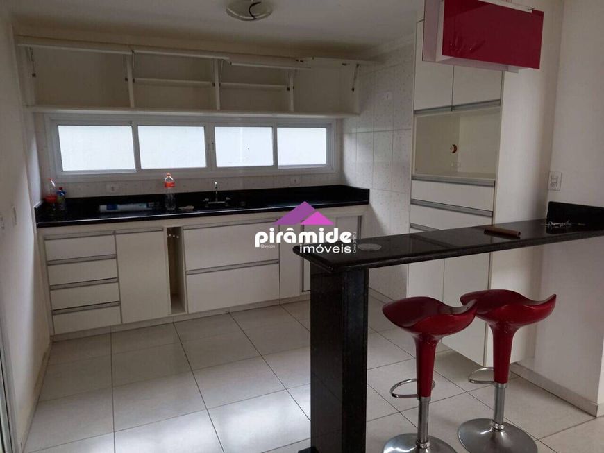 Casa com 3 dormitórios à venda, 178 m² por R$ 900.000 - Condomínio Terras do Vale - Caçapava/SP.