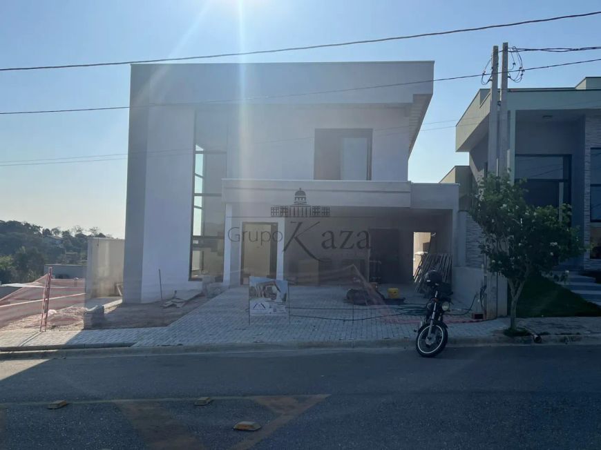 Casa Condomínio Em Construção - Caçapava - Condomínio Santa Mônica - 3 Suítes - 211m².