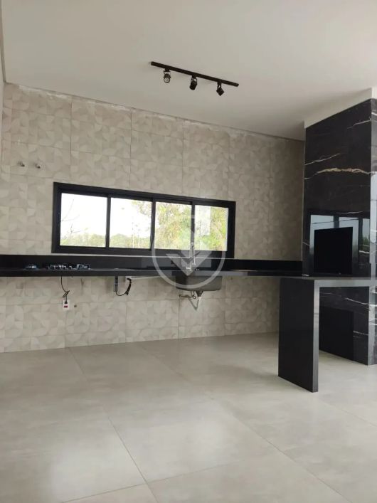 BELÍSSIMA CASA DE LUXO EM CAÇAPAVA COM 3 DORM E 2 SUÍTES codigo: 114897