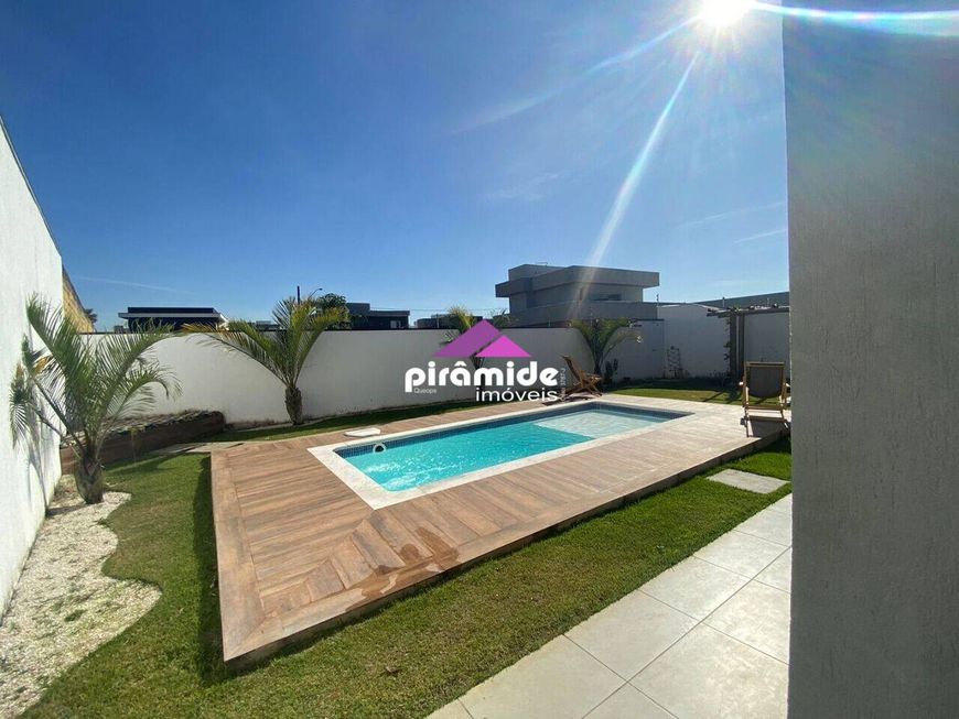 Casa com 3 dormitórios à venda, 200 m² por R$ 1.500.000 - Condomínio Terras do Vale - Caçapava/SP