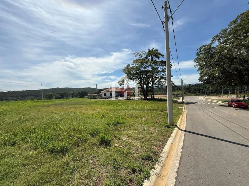 Terreno plano com área de 363,00m² no Condomínio Borda do Lago em Caçapava.