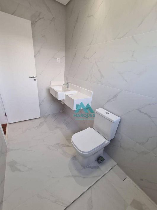 Belíssimo Sobrado em Condomínio fechado com infraestrutura moderna!!!