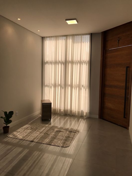 Casa de condomínio 4 quartos + escritório! Valor negociável!