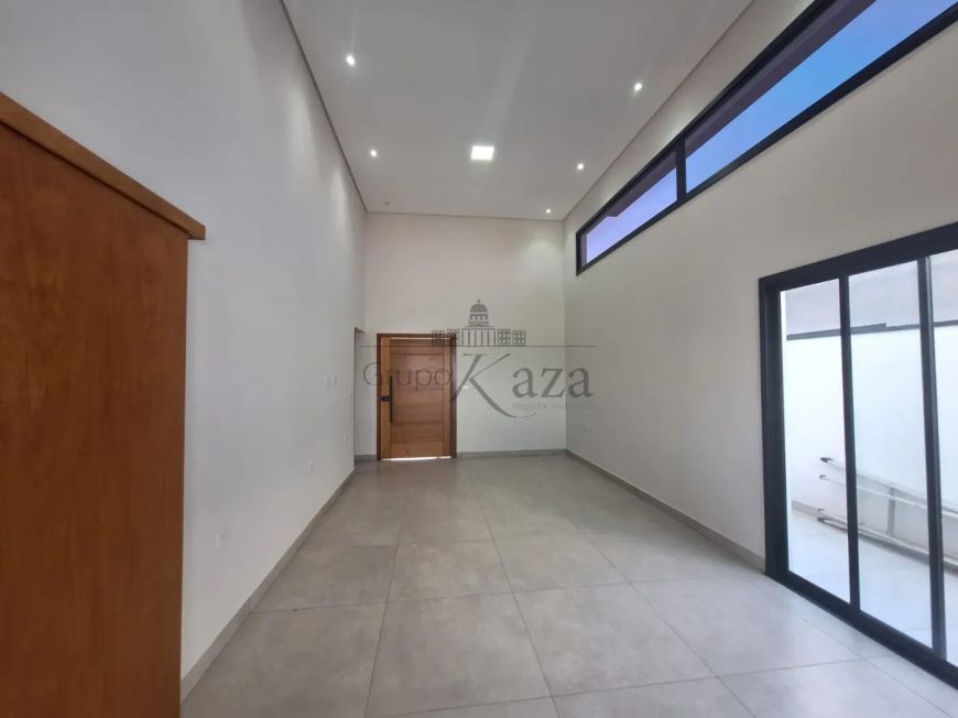 Casa em Condomínio - Caçapava Velha - Condomínio Reserva do Vale - 3 Dormitórios - 155m².
