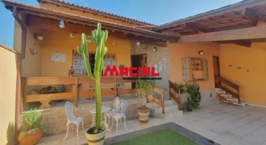 Casa com 3 quartos sendo 1 suíte, no bairro Jardim Maria Cândida - Caçapava - SP