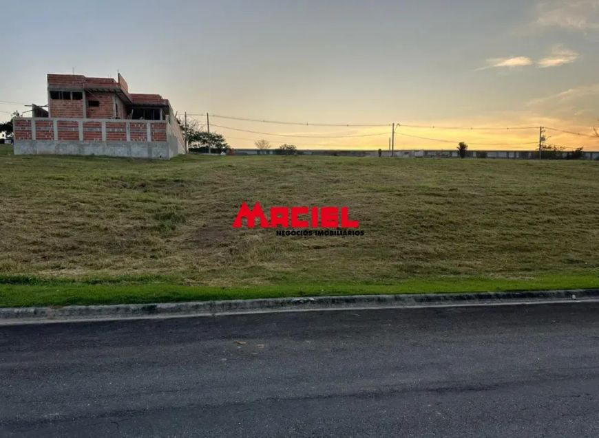 Terreno em condomínio alto padrão - 360 m² Bella Vitta em Caçapava