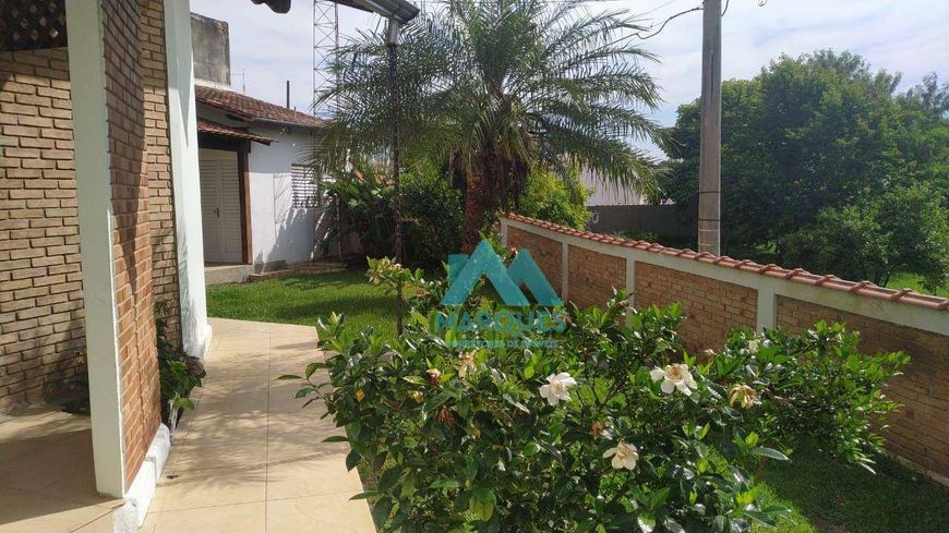 Linda casa, com muito verde, próximo ao centro e também do acesso a vis Dutra