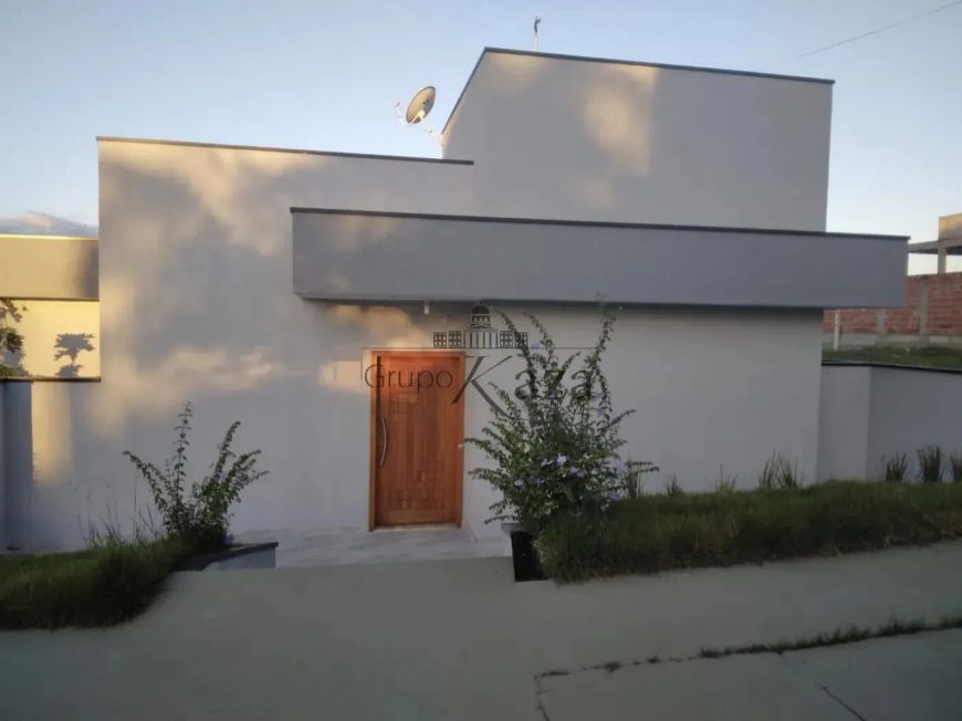 Casa em Condomínio - Bairro do Grama - Condomínio Terras do Vale - 3 Dormitórios - 183m².