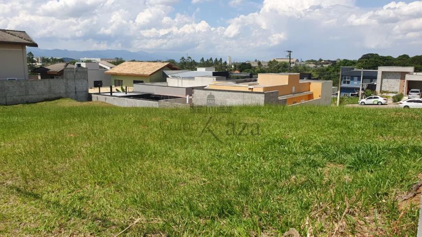 Oportunidade - Terreno em Condomínio - Condomínio Terras do Vale - Bairro do Grama - Caçapava - 300m