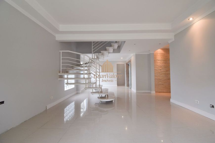 Casa em condomínio com 5 quartos sendo 3 suítes