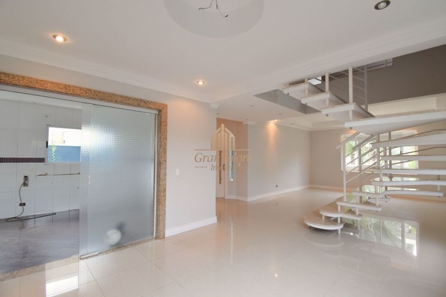 Casa em condomínio com 5 quartos sendo 3 suítes