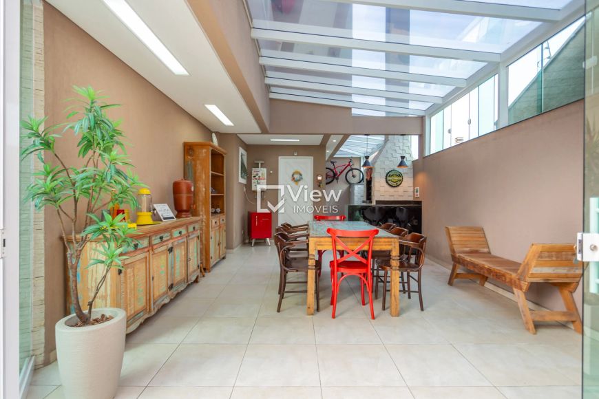 Triplex em condomínio no bairro Uberaba - 195m² de puro conforto!