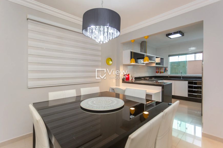 Triplex em condomínio no bairro Uberaba - 195m² de puro conforto!