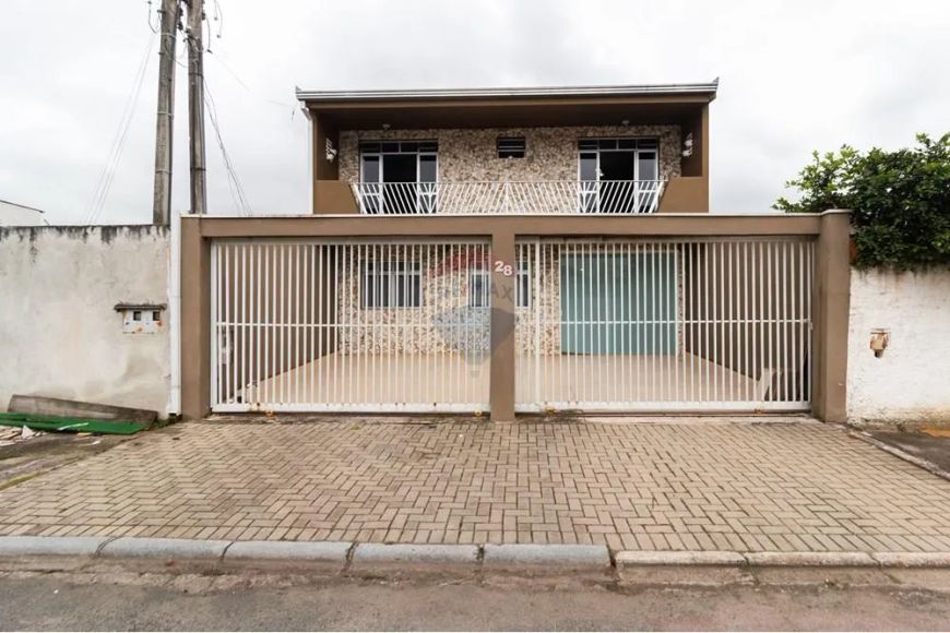 Sobrado Semi-mobiliado, 3 quartos, 1 suíte, 3 vagas no Pinheirinho!