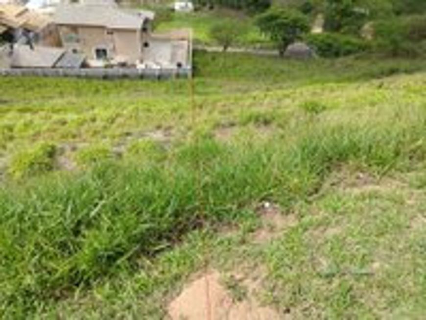 Casa de condomínio para venda possui 706 metros quadrados