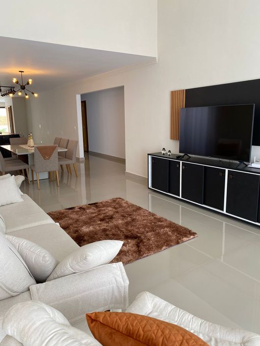 Belíssima Casa em Condomínio