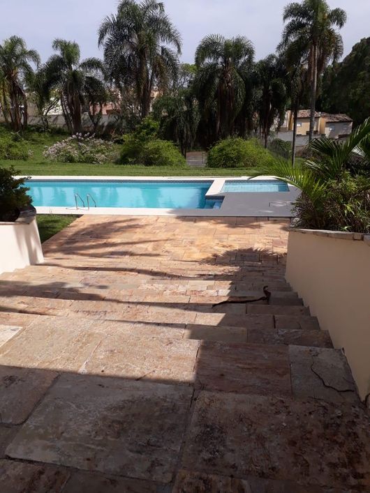 Chácara de 17.000m2 perto do centro de São Roque, dentro de Condomínio Fechado