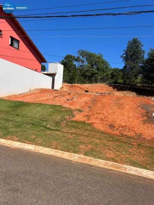 Terreno de 285m² em Condomínio