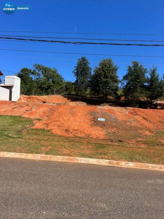 Terreno de 285m² em Condomínio
