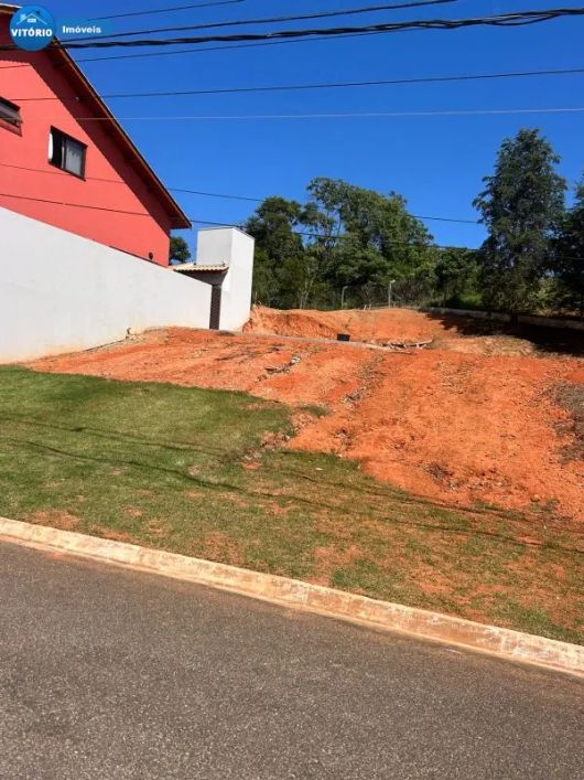 Terreno de 285m² em Condomínio