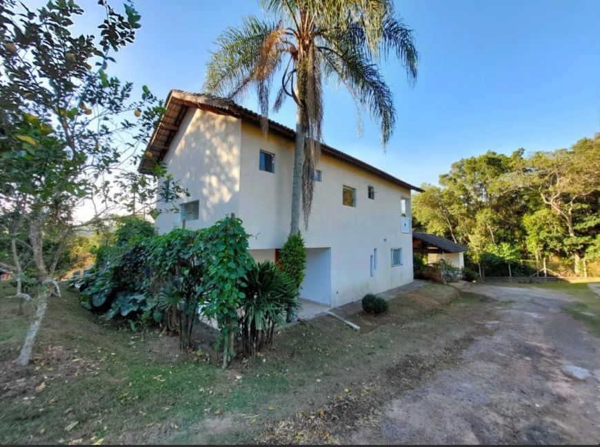 Casa para venda possui 230 metros quadrados com 4 quartos