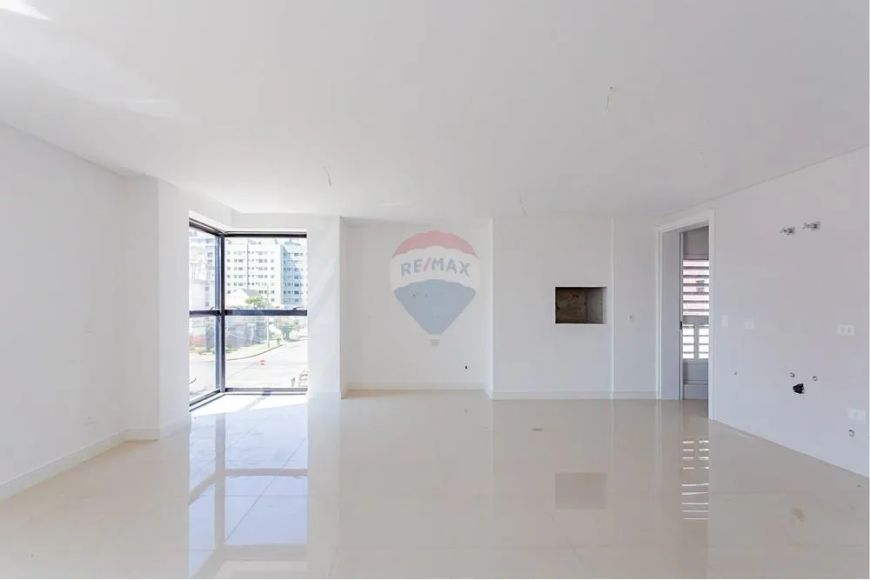 Apartamento de 134m² com 3 quartos, 1 suíte, 1 demi-suíte e 2 vagas no Portão