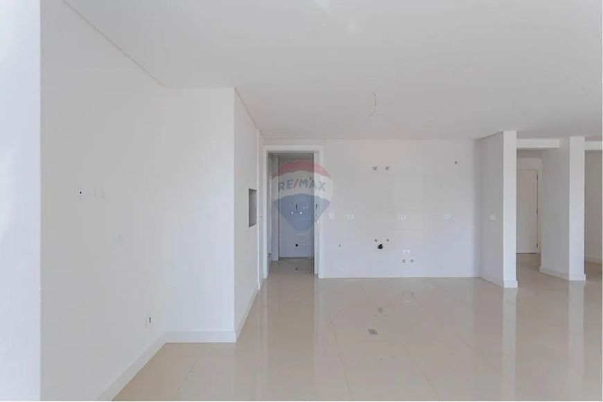 Apartamento de 134m² com 3 quartos, 1 suíte, 1 demi-suíte e 2 vagas no Portão