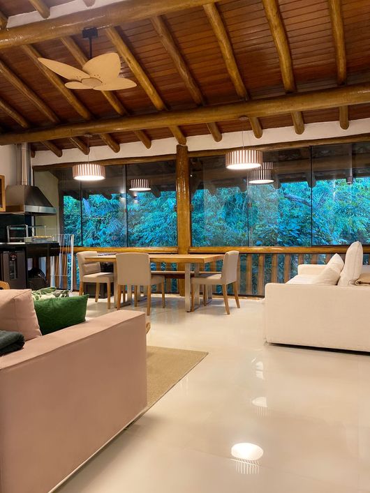 Casa á venda em Maresias - Condominio Fechado - 240 mts da Praia