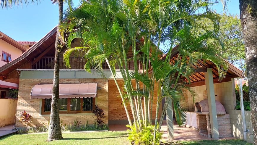 Sobrado à Venda em Guaecá - São Sebastião - SP