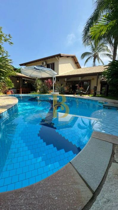 Casa de condomínio com 348 m², 4 quartos sendo 4 suítes à venda no bairro Praça da Baleia.