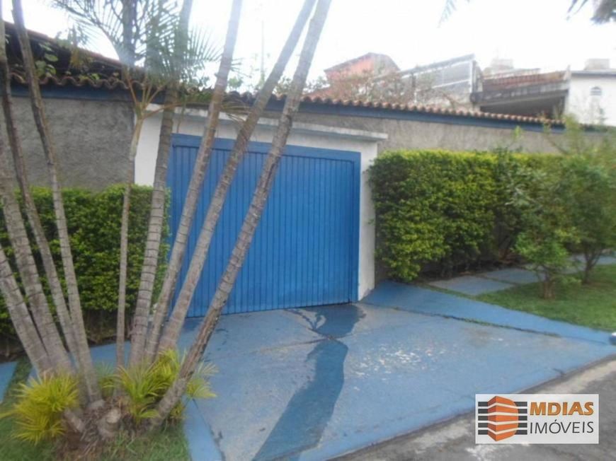 Casa térrea com 3 dormitórios 180m² terreno de 381 m² 4 vagas