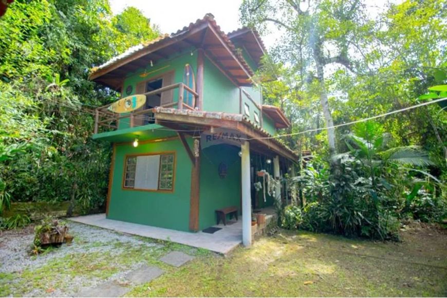 Casa com 3 dormitórios e jardim com mata preservada, em condomínio no Sertão do Cacau, em Camburi.