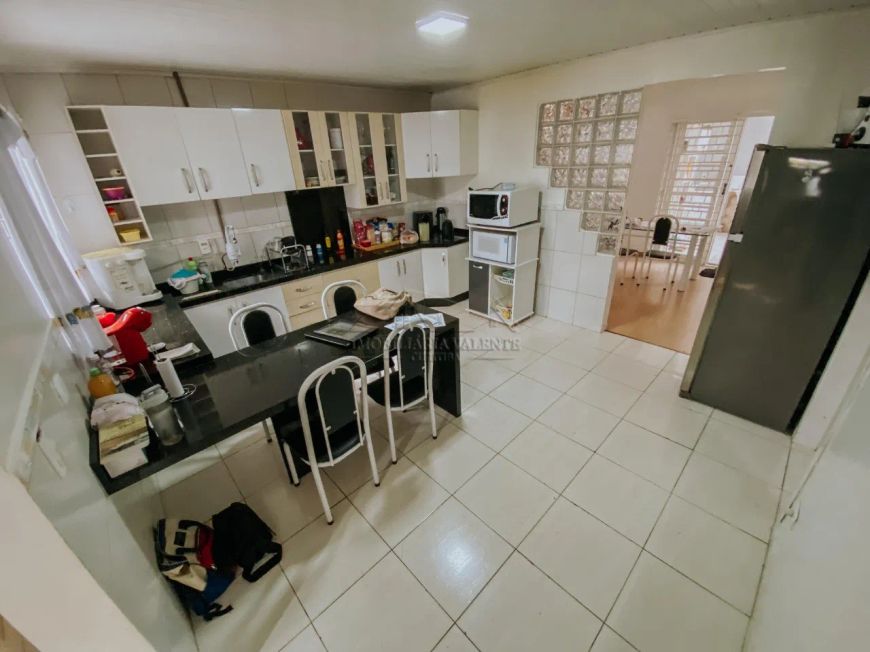 Casa à venda em Curitiba-PR, no bairro Fazendinha . 3 quartos, 1 suíte, 1 sala, 3 banheiros, 4 vagas
