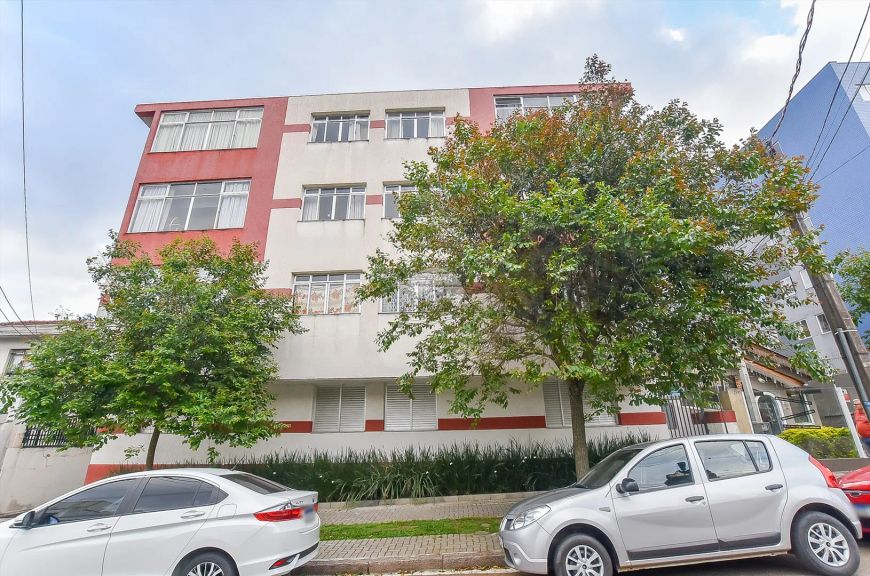 Imóvel para venda possui 105 metros quadrados com 3 quartos em Mercês - Curitiba - PR
