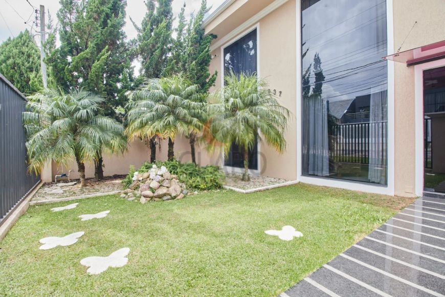 VENDE CASA 4 QUARTOS - (300,00 M² AVERBADOS + ÁREA NÃO AVERBADA) - JARDIM DAS AMÉRICAS.