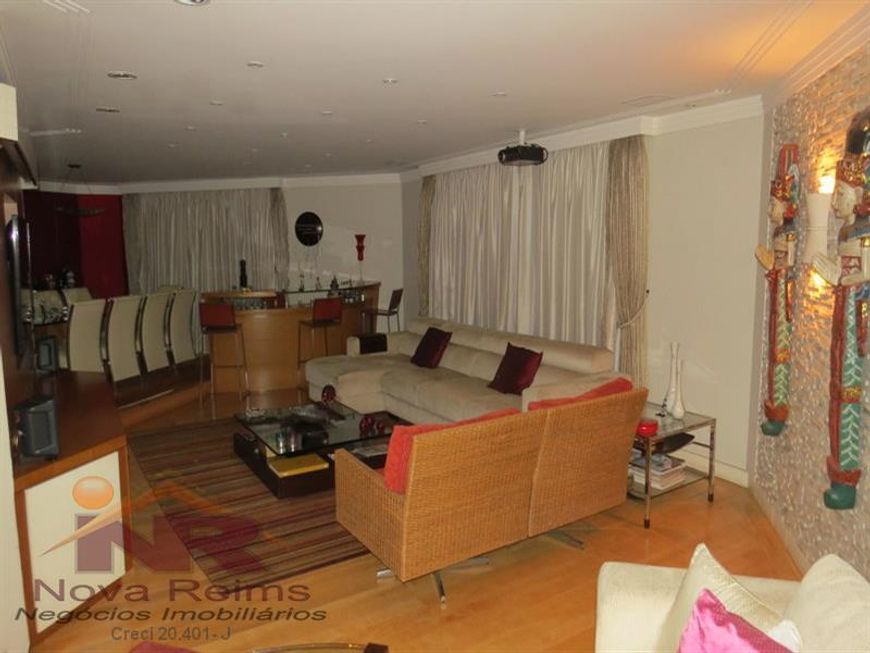 APARTAMENTO DE ALTO PADRÃO