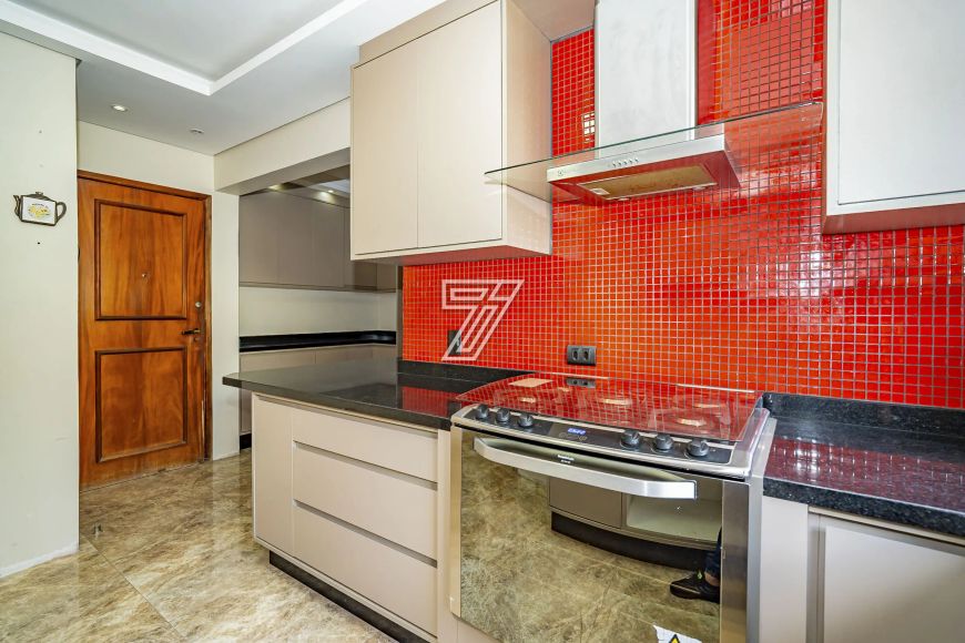 Apartamento a venda possui 299m2 privativos com 4 quartos nas Mercês - Curitiba - PR