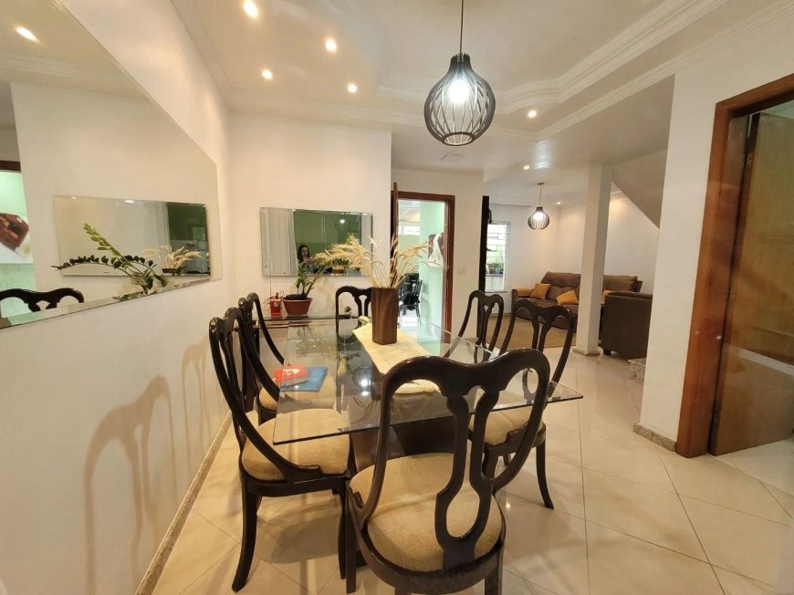 Sobrado com 3 dormitórios à venda, 111 m por R 799.000,00 - Novo Mundo - Curitiba PR