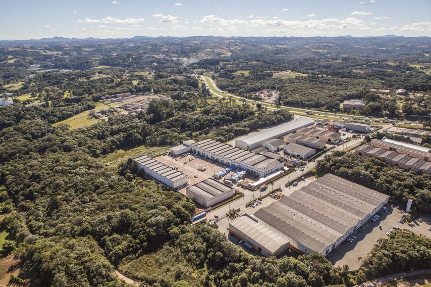 Galpão para locação 900 m2 com doca em Cidade Industrial - Curitiba - PR