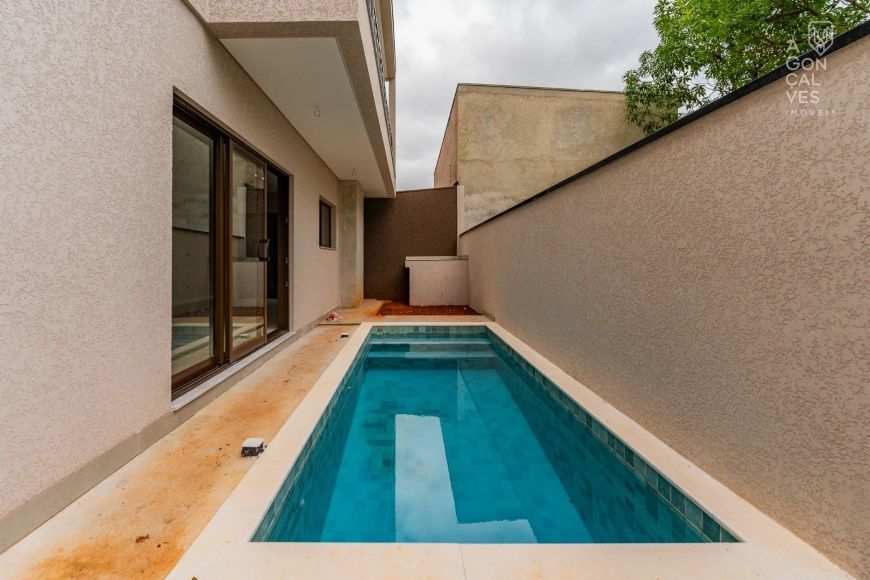 Casa em Condomínio, 03 Quartos, 02 Vagas, Piscina, Bacacheri, Curitiba.