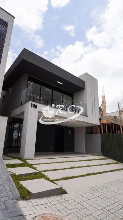 RC Imóveis vende sobrado em condomínio fechado no Santa Cândida