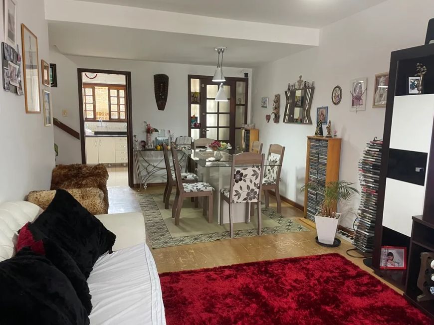 Sobrado triplex a venda no Cajuru