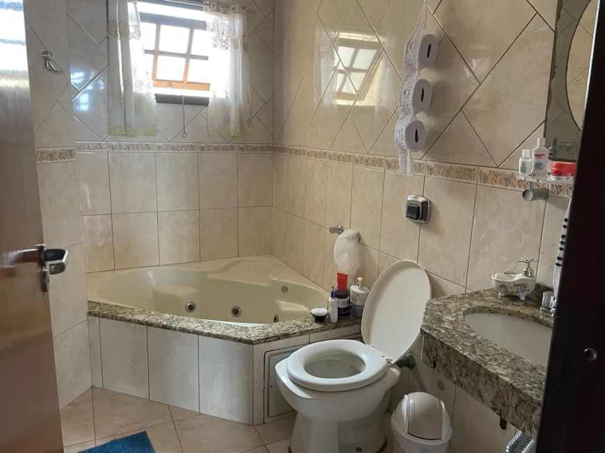 Sobrado triplex a venda no Cajuru