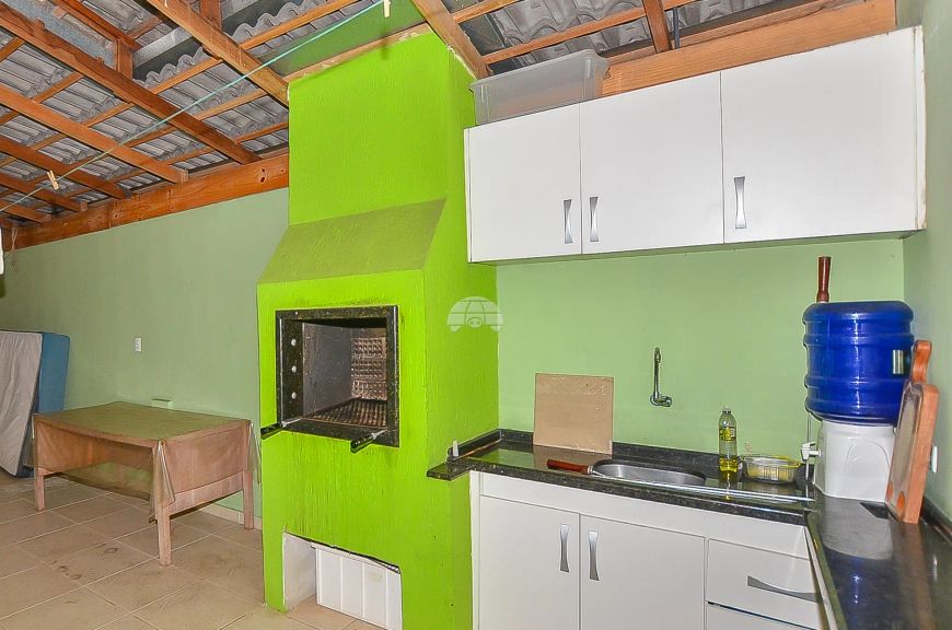 Sobrado para venda tem 200 metros quadrados com 3 quartos em Cidade Industrial - Curitiba - PR