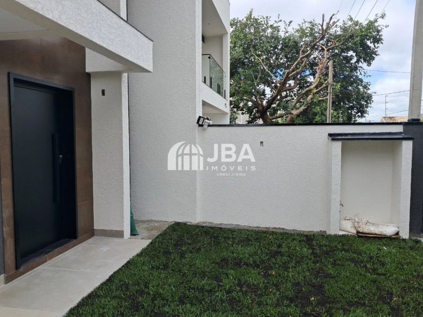 TRIPLEX NOVO COM QUINTAL NO JARDIM DAS AMERICAS