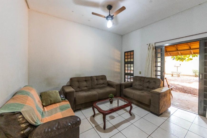 Casa tipo para venda com 4 quartos, sendo 2 suítes, 322m²