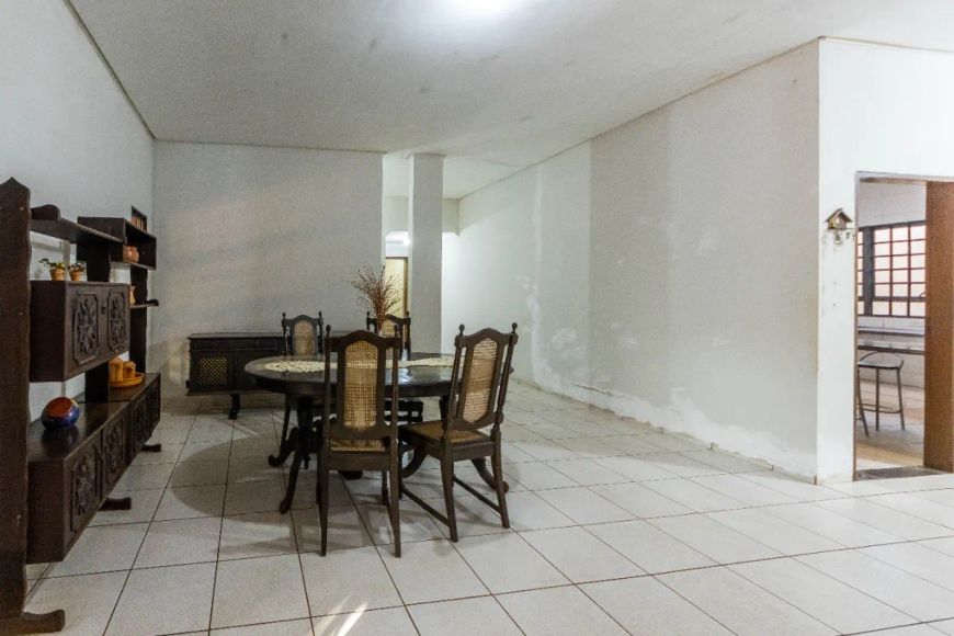 Casa tipo para venda com 4 quartos, sendo 2 suítes, 322m²