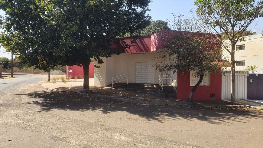 Ponto comercial/Loja/Box para venda com 169 metros quadrados com 3 quartos