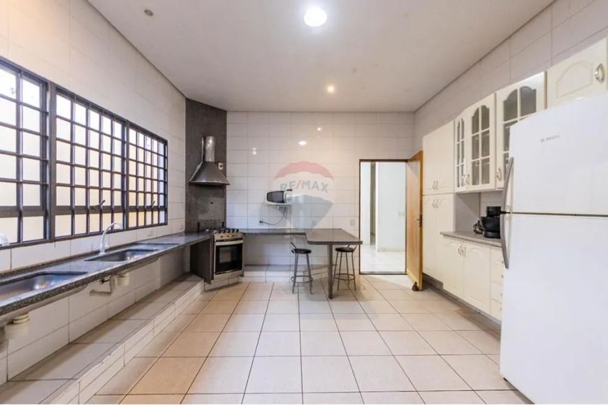 Casa a venda, 4 quartos sendo 2 suítes, 416 m² de área total, 322 de área construída, Jardim Morumbi