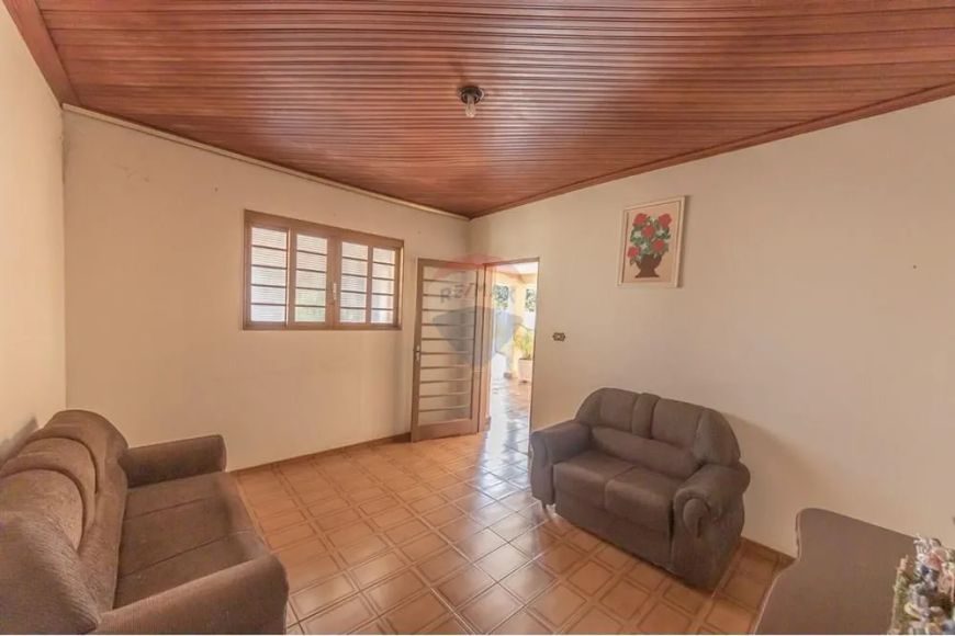 Casa com terreno amplo em Jaboticabal: 3 Quartos, Oportunidade!